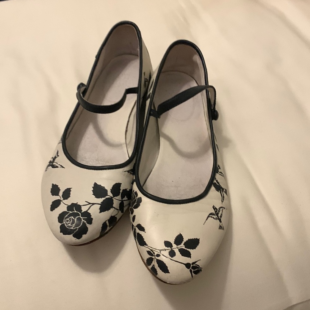 Camper Mary Jane’s flats cameo silloutte